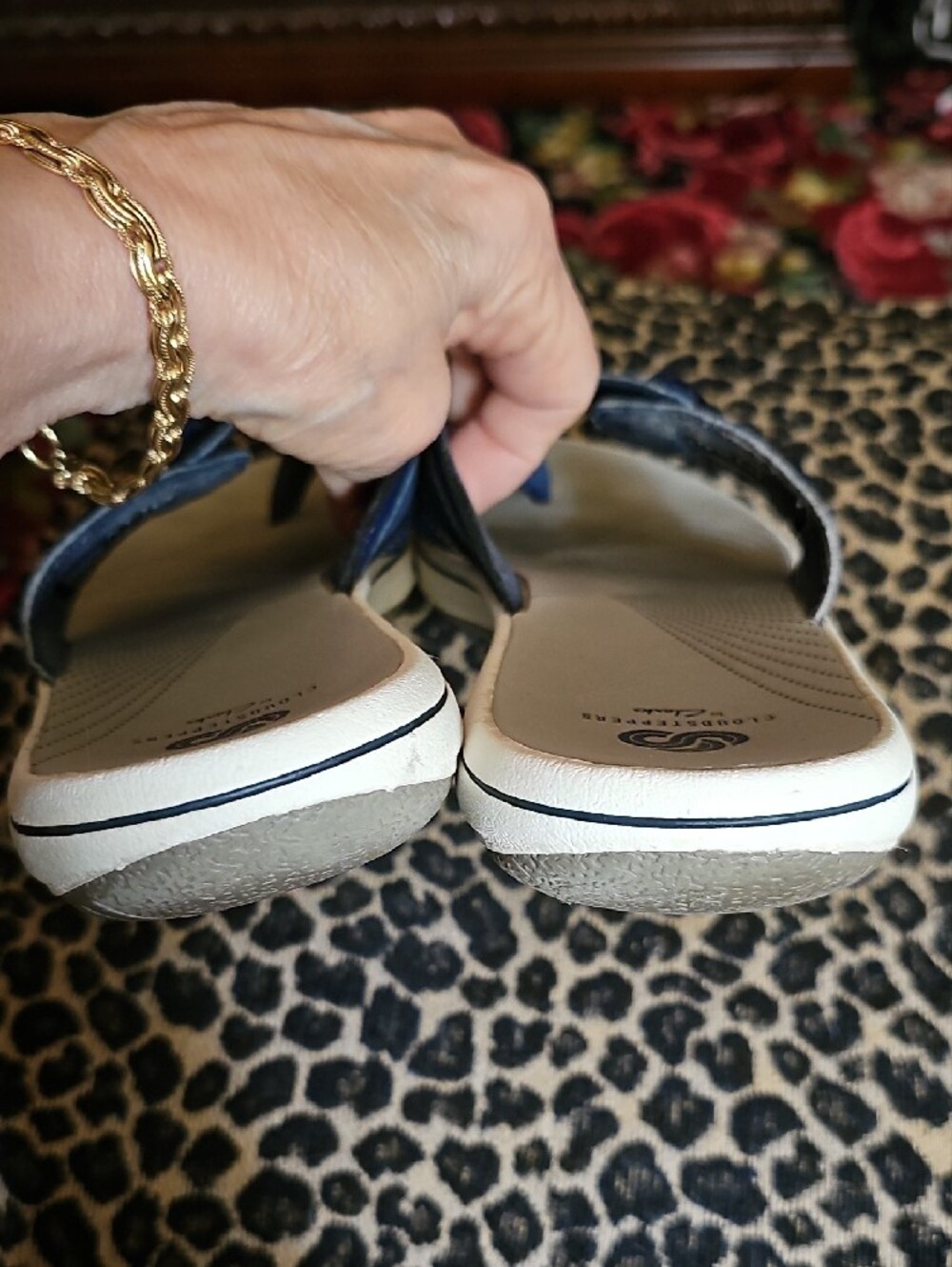 Cloudsteppers by Clarks Navy and White Thong Sandals - Picture 4 of 7
